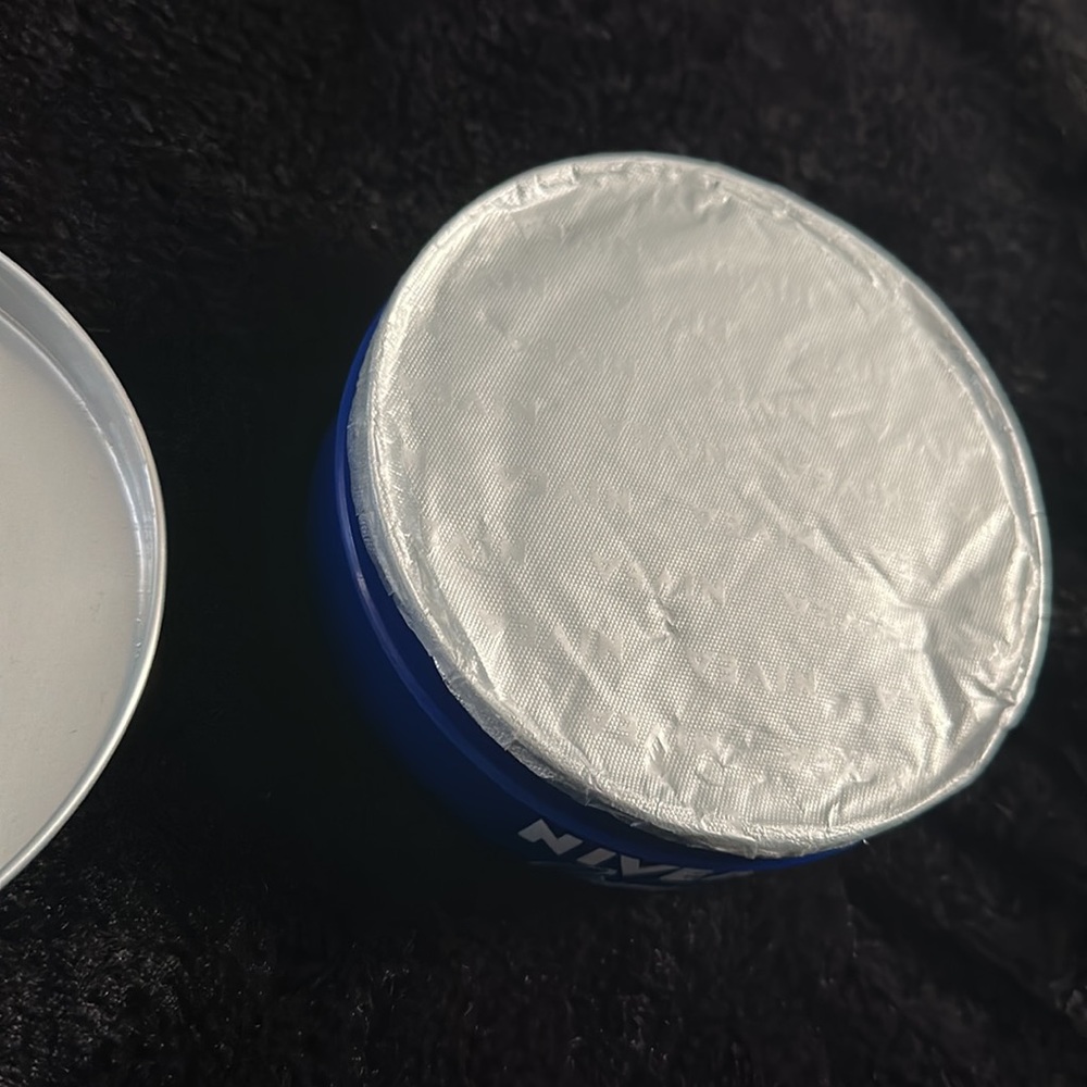 Brand new Nivea creme - Picture 3 of 3